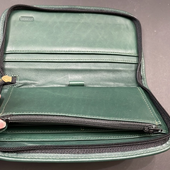 RARE Green Vintage Coach Zip Around Wallet Excellent Condition - Picture 12 of 16